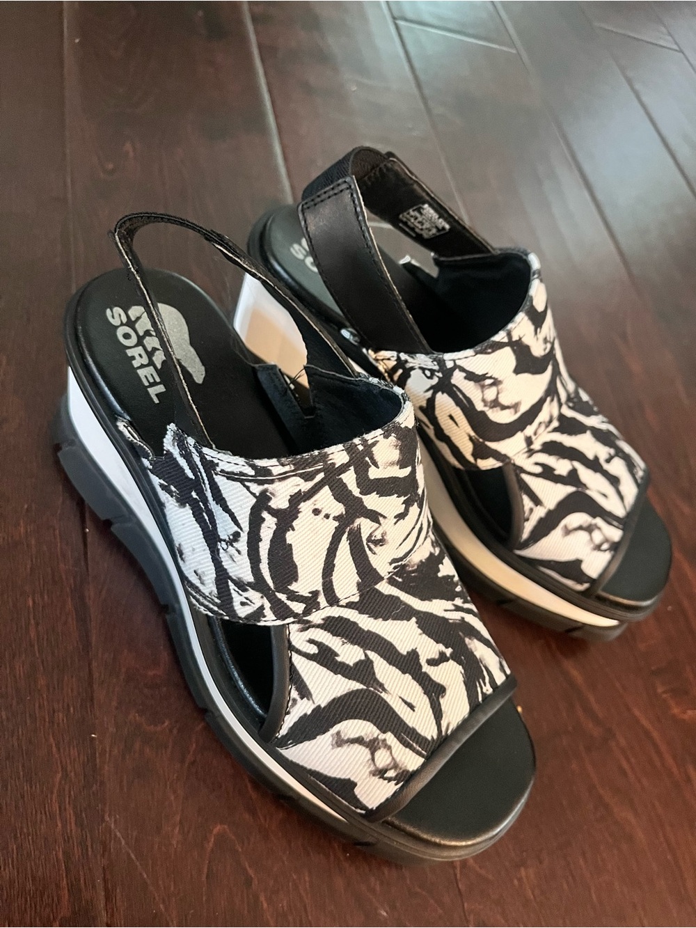 Sorel Black & White Printed Slingback Platform Sandals size 7